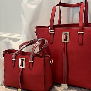 La Terre Two-In-One Handbags Red
Size OS